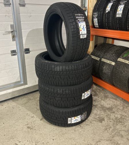 ROYAL BLACK 245/45 R18 ziemas