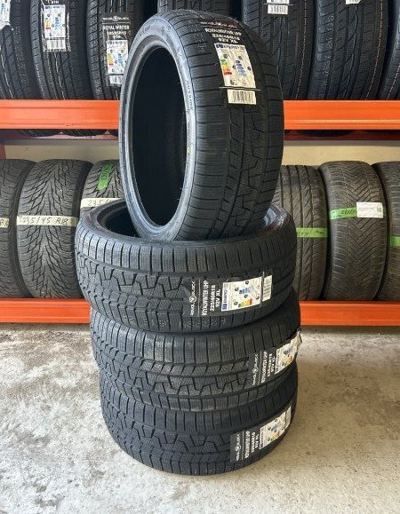 ROYAL BLACK 225/40 R18 ziemas